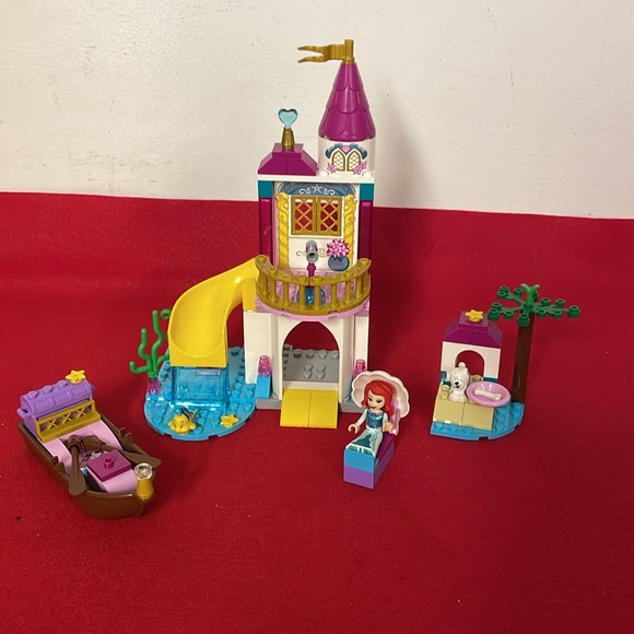 LEGO Disney Ariel’s Seaside Castle 41160 - Picture 2 of 7